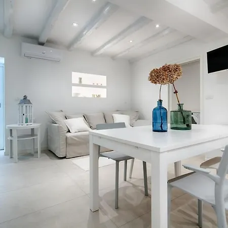 Zoia's Kut Apartment